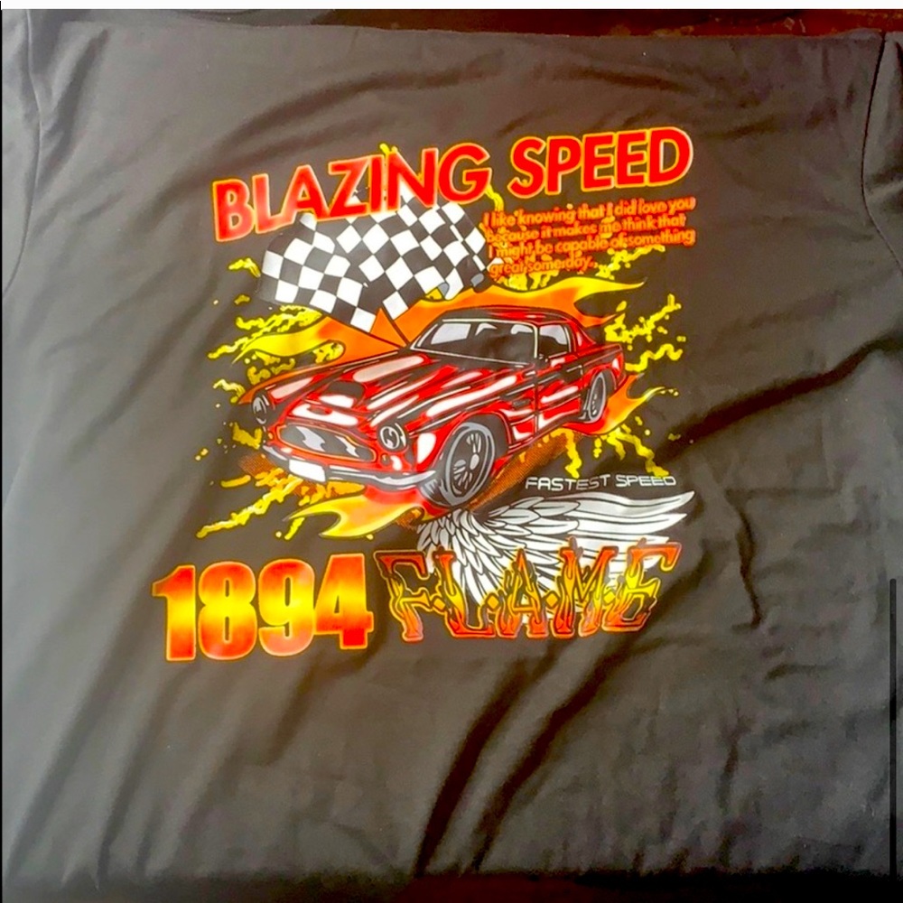 Graphic tees!!